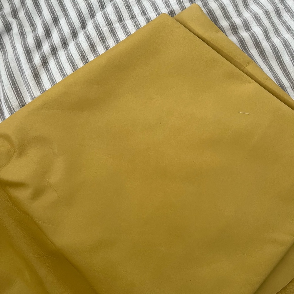 Lemon Yellow Leather - large irregular size - Picture 11 of 13